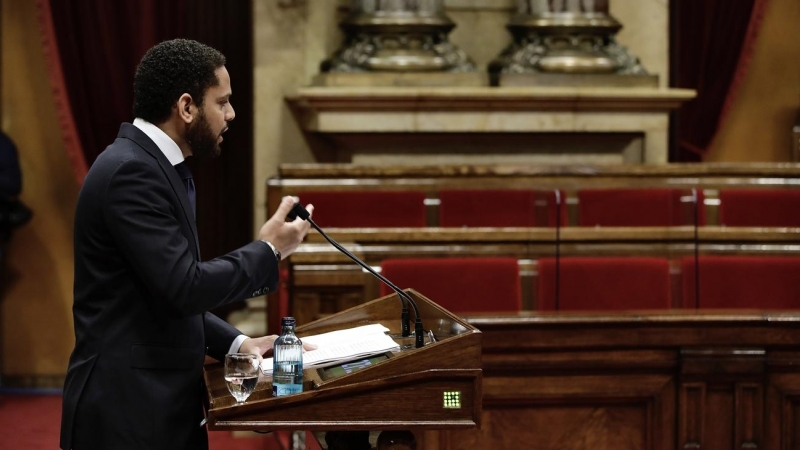 Pla obert del líder de Vox al Parlament, Ignacio Garriga, durant el ple d'investidura al Parlament. Imatge del 21 de maig del 2021