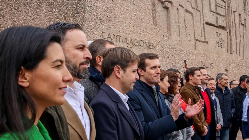Pablo Casado y Santiago Abascal en la concentración en la Plaza de Colón (Madrid) bajo el lema 'Por una España unida' celebrada en febrero de 2019.
