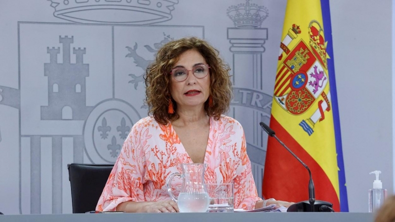 La portavoz del Gobierno y ministra de Hacienda, María Jesús Montero, durante la rueda de prensa posterior a la reunión del Consejo de Ministros celebrada este martes en Moncloa.