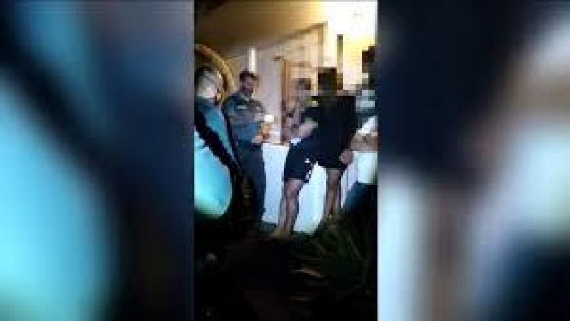 Captura del vídeo de la intervención de la Guardia Civil en la fiesta ilegal donde se encontraba el juez Fiestras, en Yaiza, Lanzarote, difundida por la televisión canaria (RTVC).