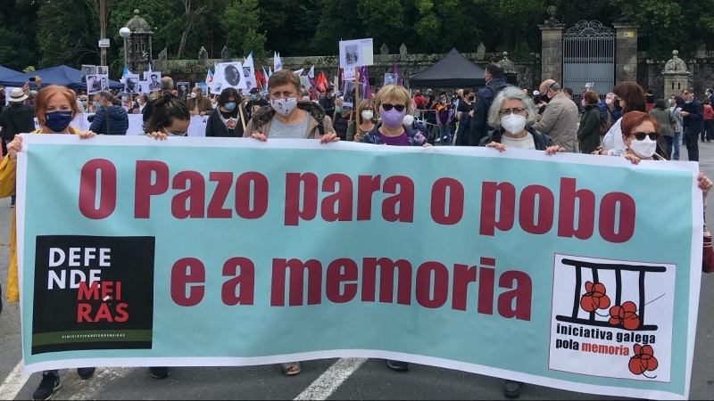 Pancarta de la manifestación de las asociaciones gallegas de memoria histórica en Meirás.