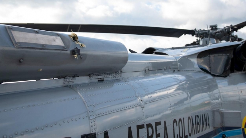 Impactos de bala en el helicóptero en el que viajaba el presidente de Colombia, Iván Duque.