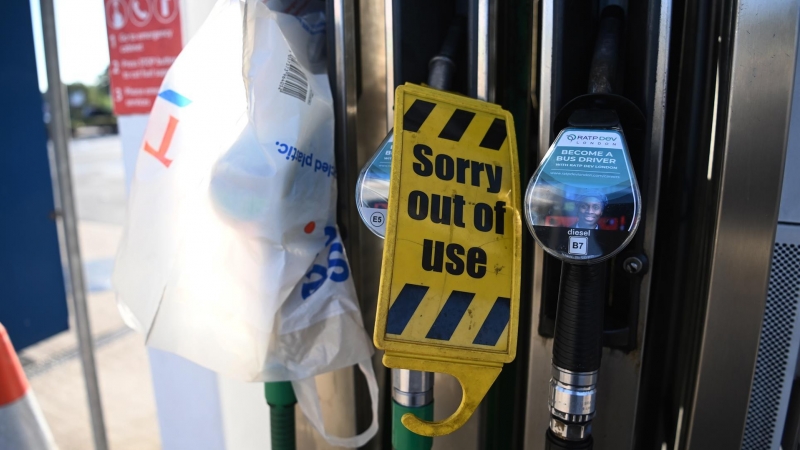 Gasolinera cerrada en Reino Unido.