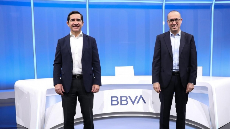 El presidente de BVA, Carlos Torres Vila, y el consejero delegado, Onur Genç, durante el Investor Day.