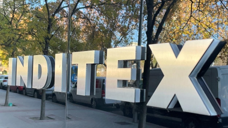 El logo de Inditex en sus oficinas en Madrid. REUTERS/Guillermo Martinez