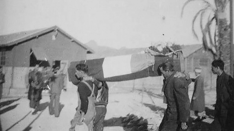 Vista del entierro de Vicente Mataix Ferré (1909-1940), panadero republicano que el 28 de marzo de 1939 pudo salir del puerto de Alicante en el Stanbrook,