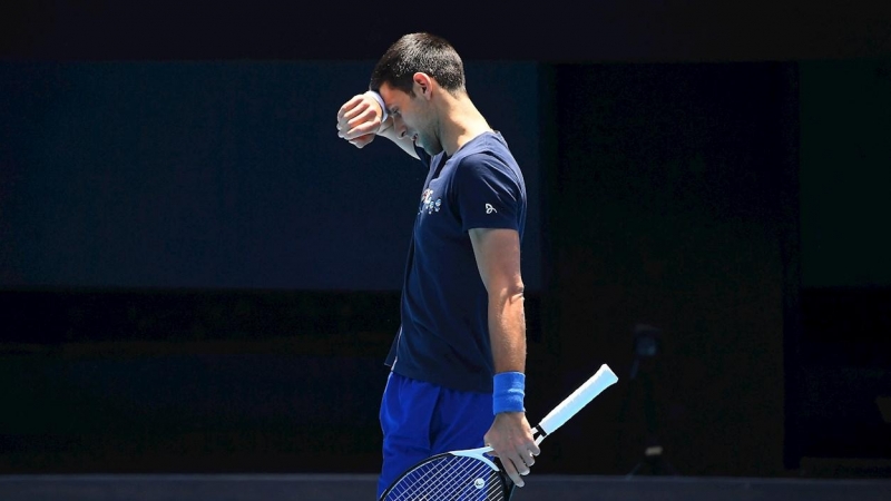 Novak Djokovic durante un entrenamiento en el Melbourne Park de Melbourne.