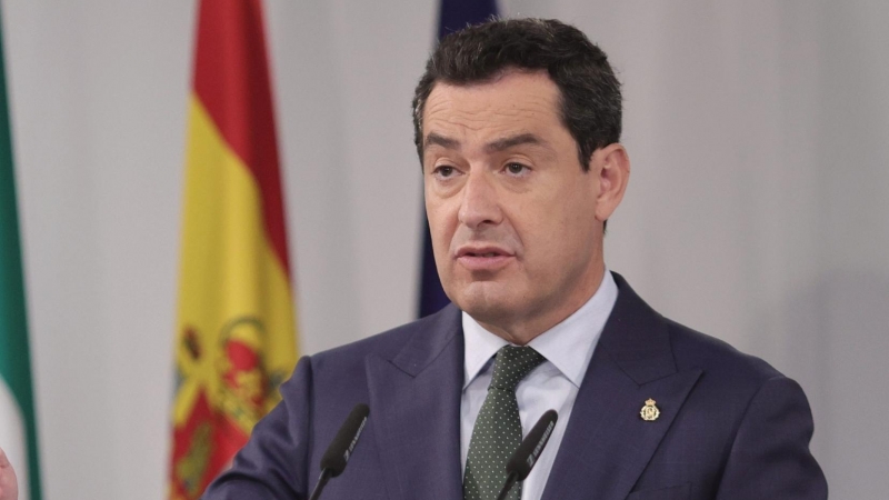 El presidente de la Junta de Andalucía, Juan Manuel Moreno Bonilla, en una rueda de prensa.