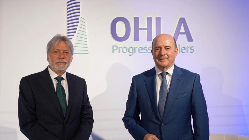 El presidente de OHLA (antes, OHL), Luis Amodio, con el consejero delegado, José Antonio Fernández Gallar.