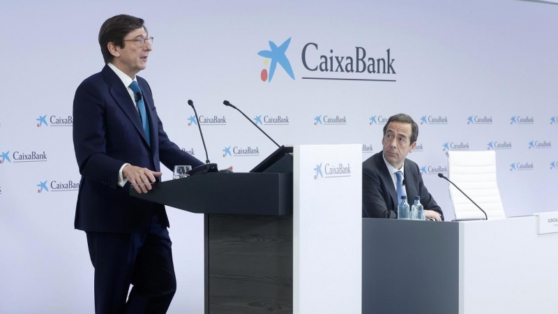 El presidente de CaixaBank, José Ignacio Goirigolzarri, y el consejero delegado, Gonzalo Gortázar, en la presentación de los resultados del banco en 2021. E.P./Rober Solsona