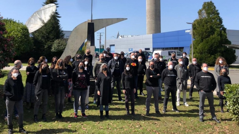 18/4/22 Concentración de trabajadores frente a las instalaciones de la CRTVG en Santiago