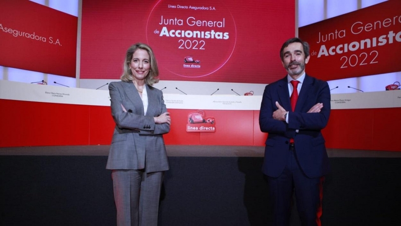 La consejera delegada de Línea Directa, Patricia Ayuela, y el secretario general del consejo, Pablo González-Schwitters, antes de la junta de accionistas de la aseguradora.