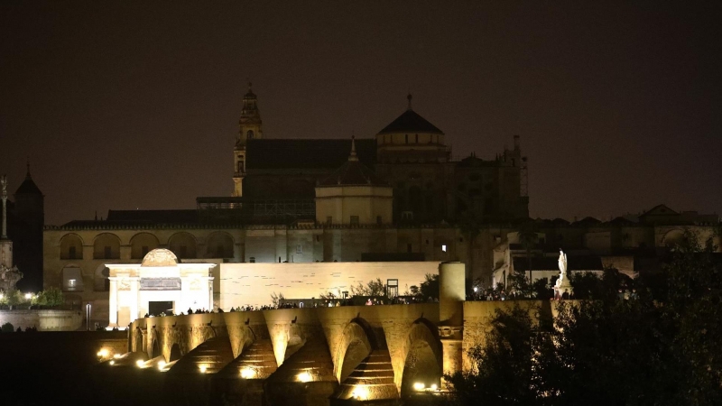 La ciudad de Córdoba apagará esta noche la iluminación de los monumentos y los edificios más emblemáticos para sumarse a la Hora del Planeta