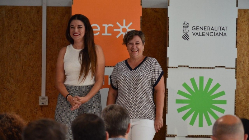 Las conselleres de Educación y Transición Energética, Mireia Mollà y Raquel Tamarit.
