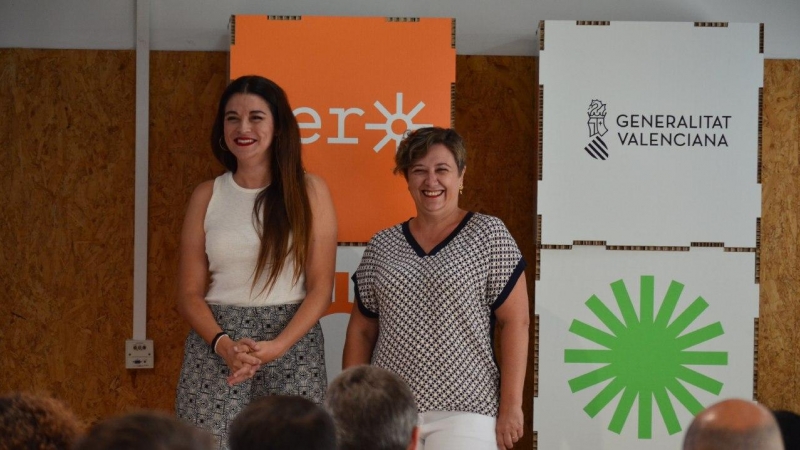Las conselleres de Educación y Transición Energética, Mireia Mollà y Raquel Tamarit.
