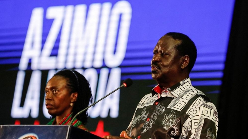 22/08/2022. El candidato a la presidencia Raila Odinga da un discurso junto a su compañera de partido Martha Karua en Nairobi, a 22 de agosto de 2022.