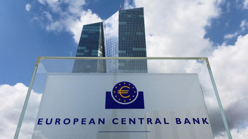 El logo del BCE a la entrada de su sede en Fráncfort. REUTERS/Wolfgang Rattay