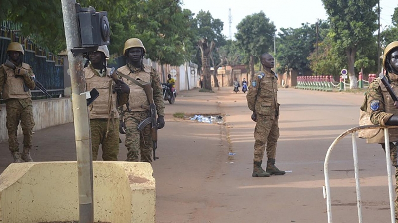 Militares en una calle de Uagadugú, capital de Burkina Faso.