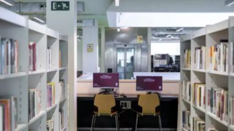 Una biblioteca de Barcelona habilitada como refugio climático.
