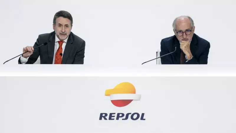 El consejero delegado de Repsol, Josu Jon Imaz (i), y el presidente de la petriolera, Antonio Brufau (d), durante la junta de accionistas de 2022. E.P./A. Pérez Meca
