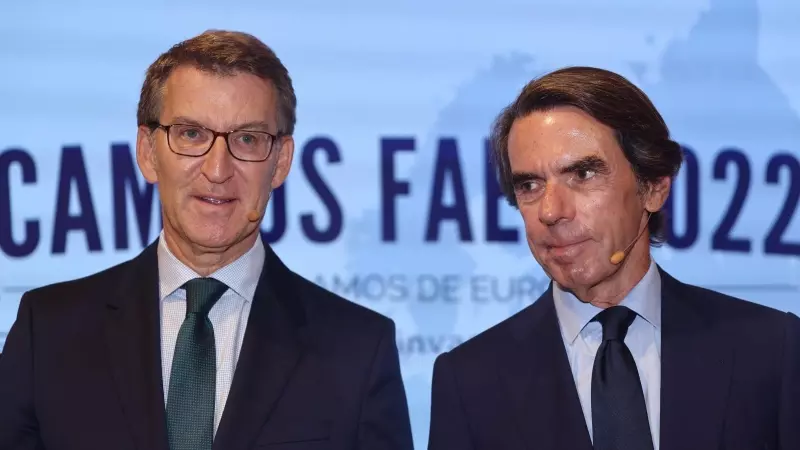 El presidente del Partido Popular, Alberto Núñez Feijóo, y el expresidente del Gobierno José María Aznar, durante la clausura del Campus FAES 2022.