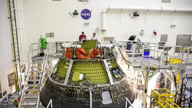 La cápsula Artemis I Orion dentro de la Instalación de Procesamiento de Cargas Múltiples (MPPF) en el Centro Espacial Kennedy en Florida a 6 de enero de 2023.