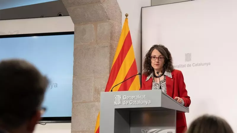 La consellera de Igualdad y Feminismos de la Generalitat, Tània Verge, durante la rueda de prensa en el Palau de la Generalitat, a 7 de marzo de 2023, en Barcelona