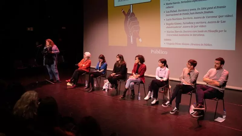 La directora de 'Público', Virginia P. Alonso, junto a los participantes del evento sobre censura y libertad en el siglo XXI, en Madrid, a 7 de marzo de 2023.