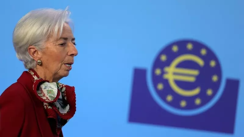 La presidenta del BCE, Christine Lagarde, en la rueda de prensa tras la reunión del Consejo de Gobierno de la entidad en la que se ha decidido subir los tipos al 3,5%, en Fráncfort. EFE/EPA/FRIEDEMANN VOGEL