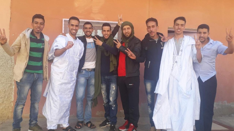 Varios integrantes del grupo de estudiantes saharauis 'Compañeros de El Uali', que han sufrido torturas y represión  en las cárceles de Marruecos