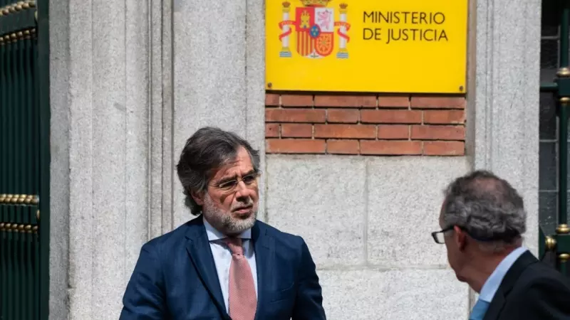 El magistrado de la Asociación Profesional de la Magistratura (APM), Juan José Carbonero, a su llegada a una reunión de jueces y fiscales con el Ministerio de Justicia, a 8 de mayo de 2023,