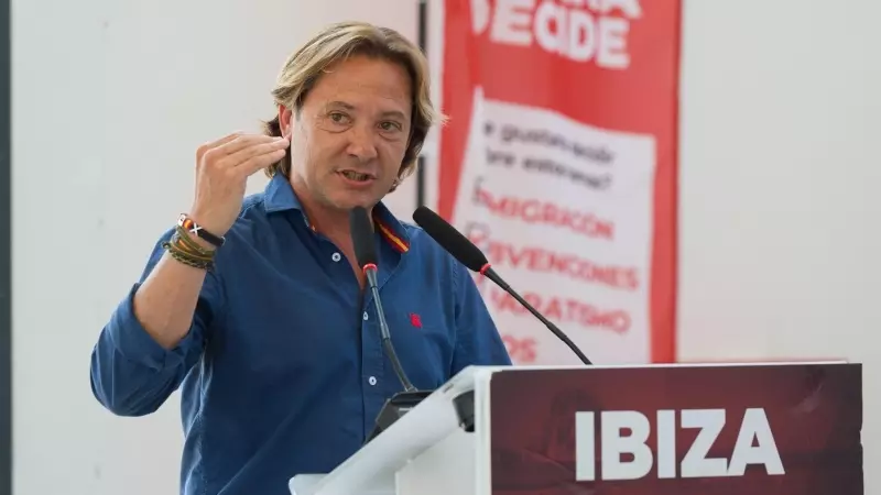 El candidato de Vox a la presidencia de Illes Balears, Jorge Campos, durante un acto de campaña en Ibiza.