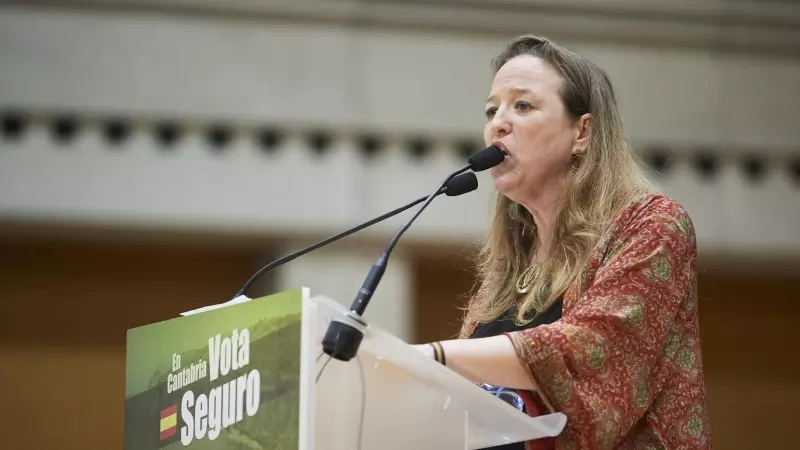 La candidata de VOX a la presidencia de Cantabria, Leticia Díaz, interviene antes del pasado 28M.