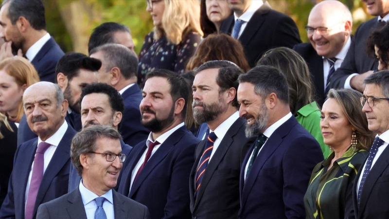 El líder del PP, Alberto Núñez Feijóo y el líder de Vox, Santiago Abascal, en Madrid, a 12 de octubre de 2023.