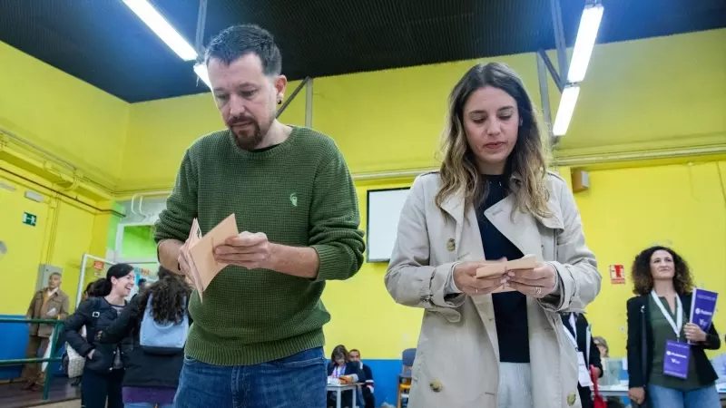 Pablo Iglesias e Irene Montero votando en La Navata (Madrid) en las pasadas elecciones autonómicas y municipales el 28 de mayo de 2023.