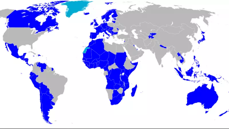 En azul, países adheridos al convenio de Oslo que prohíbe el uso de bombas de racimo. — Wikipedia