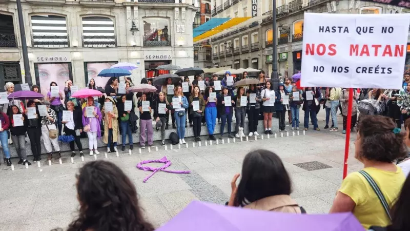 Cientos de personas durante una concentración contra la violencia machista en la Puerta del Sol de Madrid, a 2 de junio de 2023.