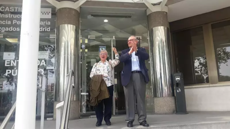 Julio Pacheco y su compañera, Rosa García Alcón, a su salida del juzgado este viernes
