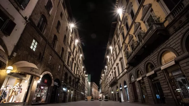 Vista general de una calle desierta en el centro histórico de la ciudad de Florencia, a 9 de noviembre de 2022.