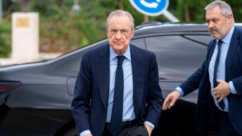 El presidente del Real Madrid, Florentino Pérez, a su llegada al tanatorio de Pozuelo de Alarcón, a 17 de septiembre de 2023.