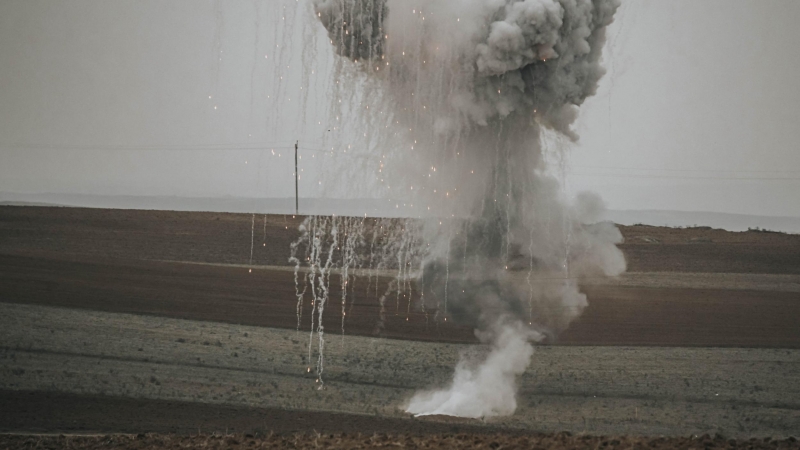 Explosión de un proyectil de fósforo blanco, a 18de noviembre de 2020.