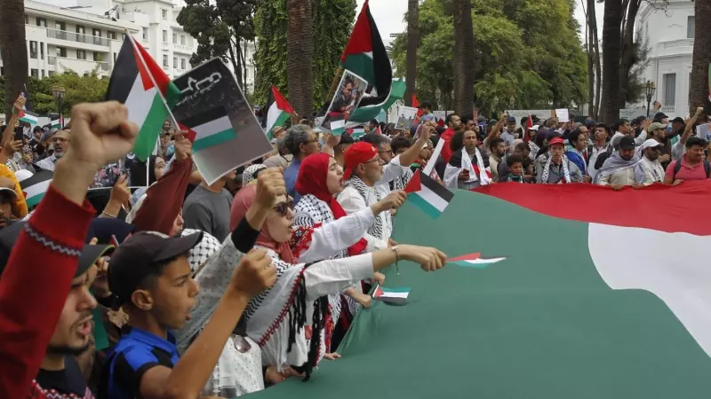 Miles de personas protestan en Rabat contra la normalización de las relaciones entre Marruecos e Israel.
