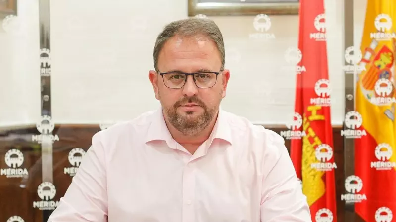 Antonio Rodríguez Osuna, alcalde de Mérida (PSOE), en su despacho