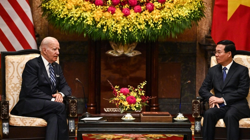 El presidente de Vietnam, Vo Van Thuong, y el presidente estadounidense, Joe Biden, en el Palacio Presidencial de Hanoi, a 11 de septiembre de 2023.