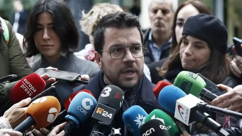 El presidente de la Generalitat, Pere Aragonès, atiende a los medios a su salida de la Ciutat de la Justicia, en Barcelona, a 13 de diciembre de 2023.