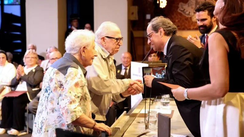 2018 - Nemesi Solà el 2018, en el moment de rebre la Creu de Sant Jordi de mans de l'aleshores president del Govern, Quim Torra.
