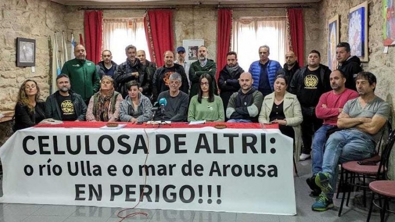 18/3/24 Representantes de las plataformas de A Ulloa y Arousa, la semana pasada en Carril (Pontevedra).