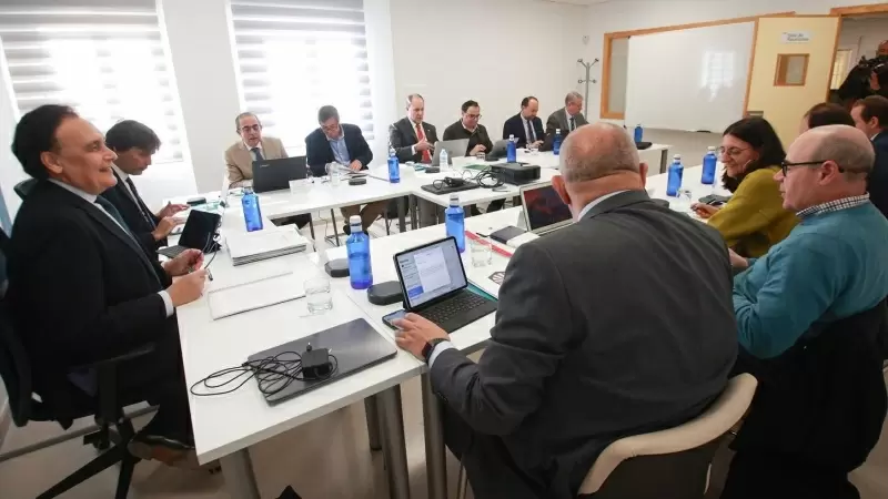 Una imagen de archivo del consejero de Universidad, Investigación e Innovación, José Carlos Gómez Villamandos, en una reunión con los rectores de las universidades públicas andaluzas. E.P./Rocío Ruz