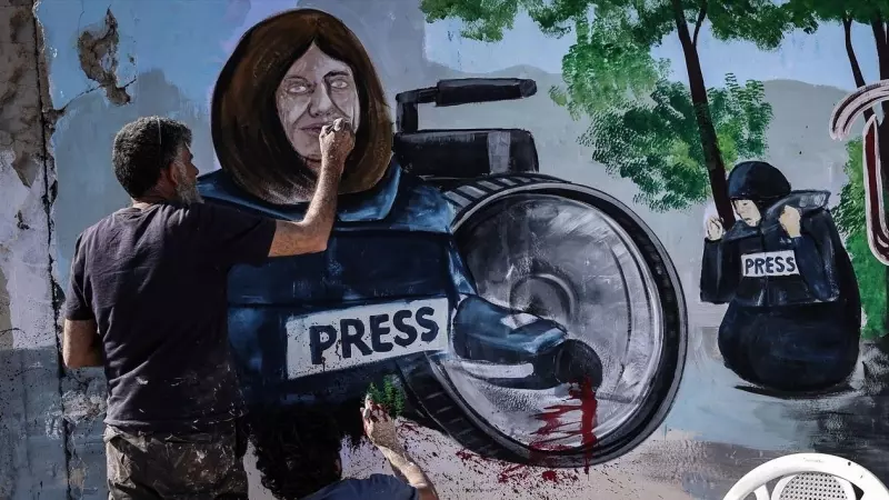 Mural pintado en honor de la muerte del periodista palestino de 'Al Jazeera', Shireen Abu Akleh, a 11  de mayo de 2022.