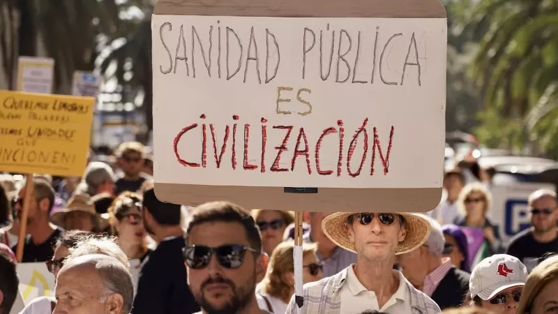 Imagen de archivo de una manifestación en Málaga a favor de la sanidad pública.